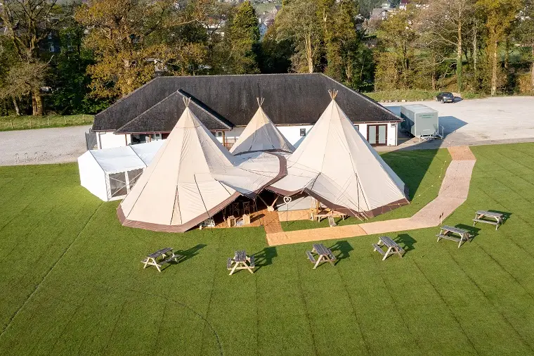 3 Tipis